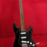 Chitarra elettrica Squier tipo Fender Stratocaster