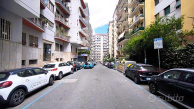 NEGOZIO A NAPOLI