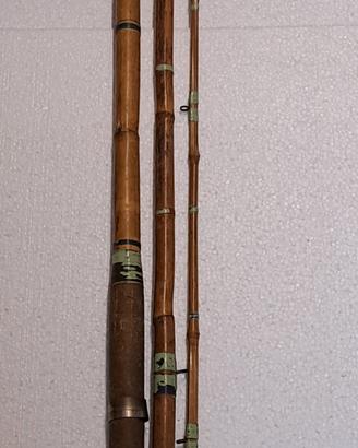 Canna da pesca vintage in bambu'