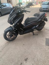 Yamaha Xmax 125 Momo design