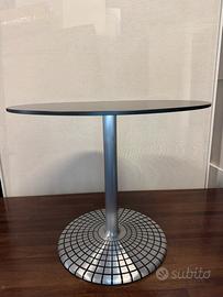 Tavolo modello Desco di Zanotta