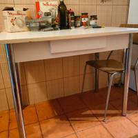 Tavolo da cucina con 3 sedie