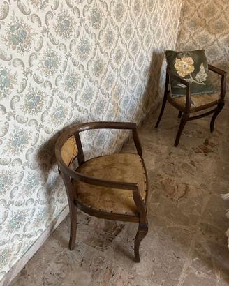 Poltroncine d’epoca in legno con tessuto damascato