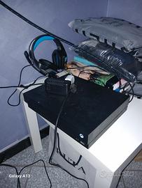 xbox one x 1tb,2 joystick, cuffie,giochi 