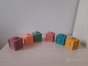 Set 6 cubi sensoriali morbidi per prima infanzia -