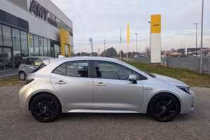 TOYOTA Corolla 1.8 Hybrid Black edition