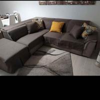 Divano Tortora con Penisola: Comfort e Design al T