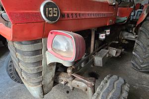 Trattore agricolo Massey Ferguson 135