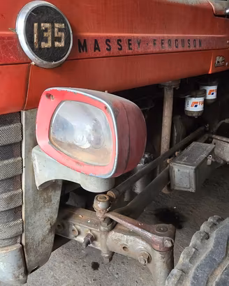 Trattore agricolo Massey Ferguson 135