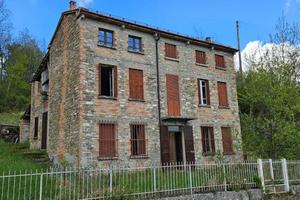 Casa indipendente di 180 m² con 5 locali a Bardi