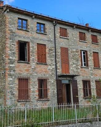 Casa indipendente di 180 m² con 5 locali a Bardi