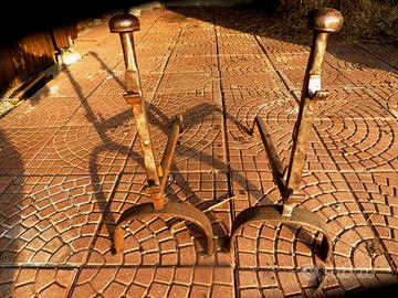 Alari da camino in ferro battuto antico-epoca 700