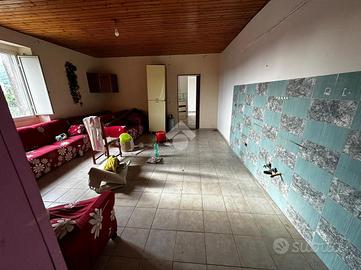 CASA SEMINDIPENDENTE A MONTESARCHIO