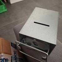 Cassetta di sicurezza nascosta in una presa corren