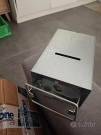 Cassetta di sicurezza nascosta in una presa corren