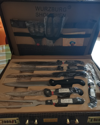 Set 34 pezzi: forchette,coltelli ed altri utensili