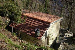 Antica casetta in pietra sulle Apuane - da complet