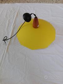 Lampadario in vetro e ciliegio