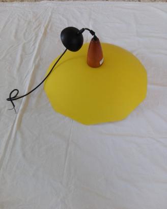 Lampadario in vetro e ciliegio