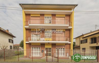 AMPIO TRILOCALE IN VILLA CON TERRAZZO E GIARDINO!