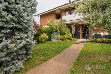 VILLA A SCHIERA A ALPIGNANO