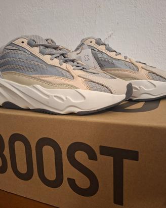 Adidas YEEZY BOOST 700  V2/ GY7924