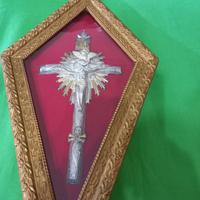 Antico crocifisso di argento laminato in oro