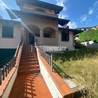 VILLA INDIPENDENTE CON GARAGE DOPPIO