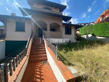 VILLA INDIPENDENTE CON GARAGE DOPPIO