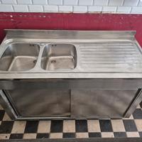 Svendita: lavello inox armadiato con 2 vasche