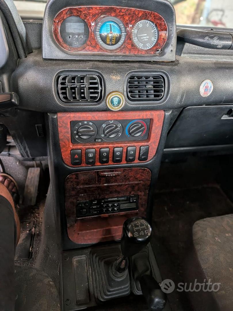 Hyundai Galloper 2000 photo 2