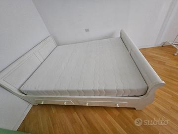 Letto matrimoniale a barca stile coloniale