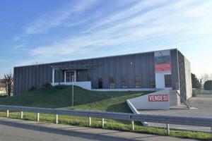 Immobile di 2700 m² a Paullo