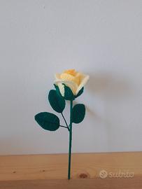 rosa fatto all'uncinetto 