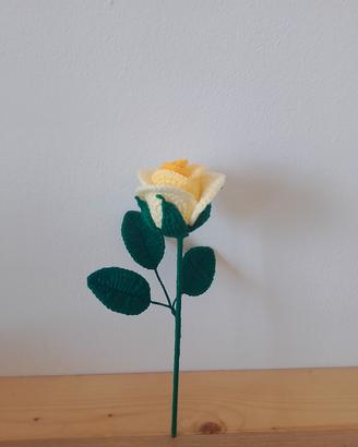 rosa fatto all'uncinetto 
