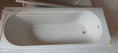 2 vasche da bagno Ideal Standard in acrilico