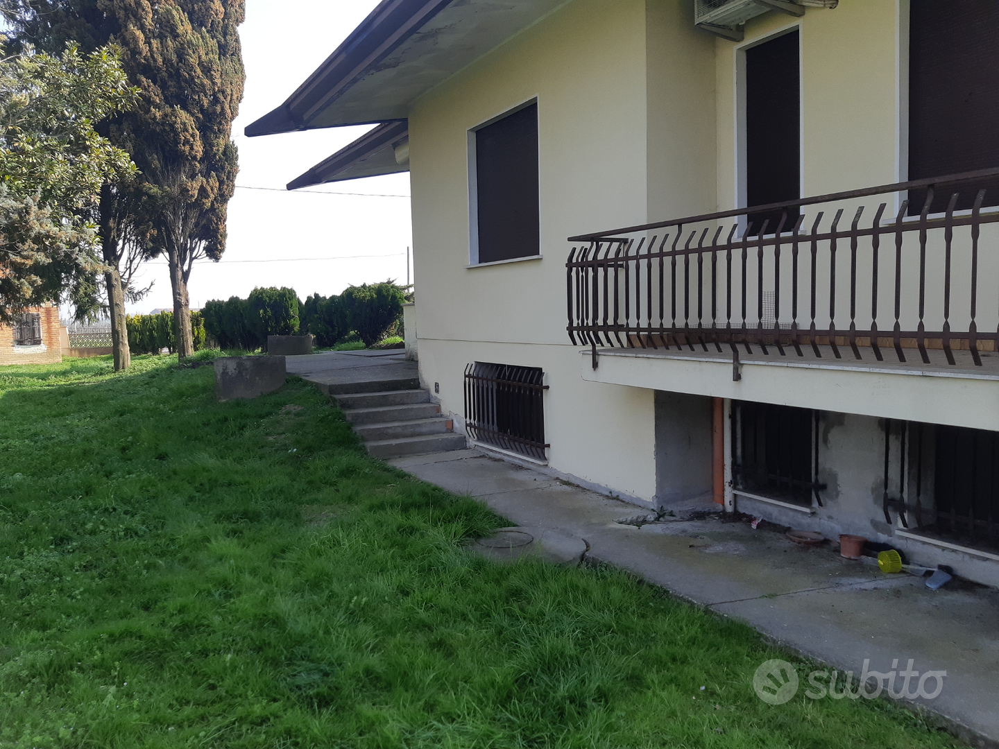 Villa singola piano rialzato e seminterrato - Vista 2