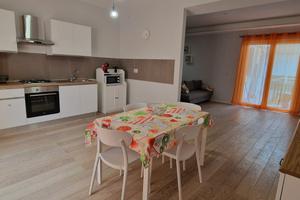 Acitrezza-immobile ristrutturato a 30mt dal mare