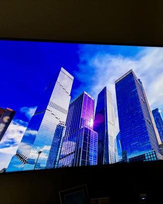 Smart TV Samsung 55" 4K UE55RU7450 + Staffa Muro