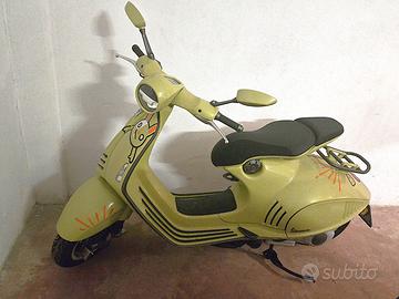 VESPA 946 BUNNY EDIZIONE LIMITATA N. 664/1000