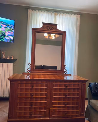 Cassettone Classico in legno con specchiera