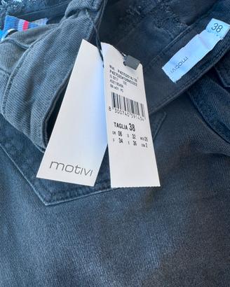 Jeans motivi nuovi con cartellino
