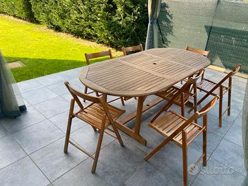 Tavolo e sedie in legno allungabile da esterno