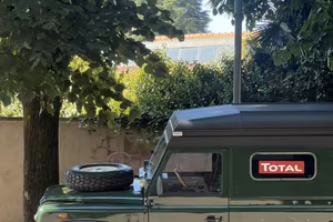 Land rover defender