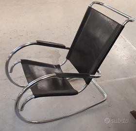 Sedia a dondolo stile Bauhaus