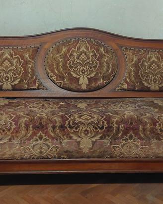 divano con stuttura in legno intersiata