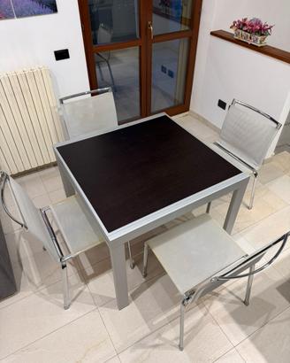 Tavolo 90x90 allungabile a 180 e 4 sedie