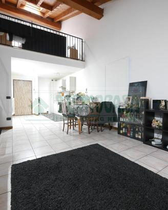 2 LOCALI A URAGO D'OGLIO