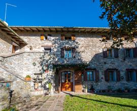 PORZIONE DI CASA CON AMPIO GIARDINO