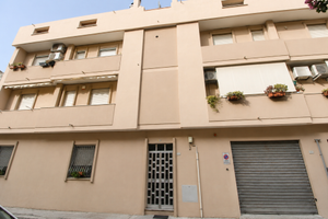 Trivano ampio con 2  bagni e facciata rifatta
